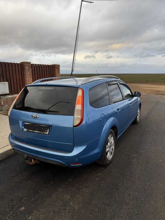 Ford Focus Break 2010 • 1.6 benzină 101CP  • Cârlig • 2 seturi roți