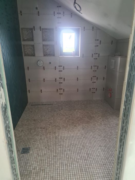 Exectuam tencuiala mecanizata pe baza de ciment-var si pe ipsos