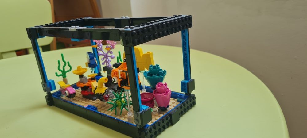 Lego creator aqarium