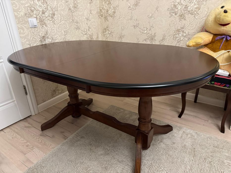 Продам стол в отличном состояние