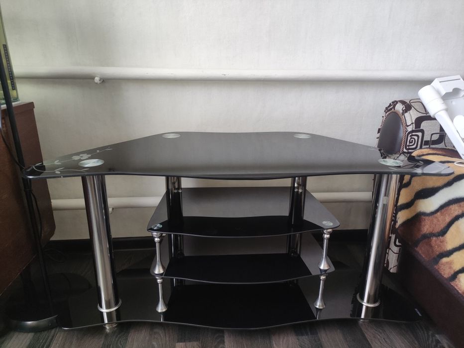 Стеклянная тумба/стол под телевизор