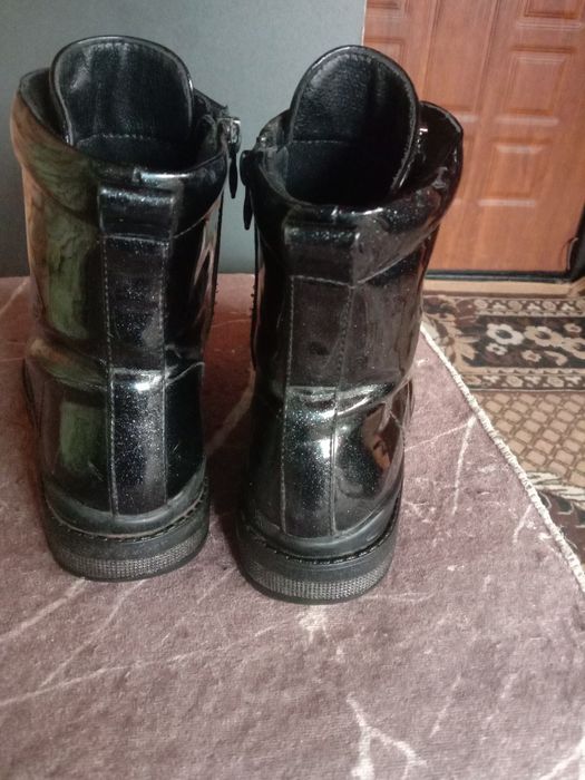 Продам ботинки для девочки.