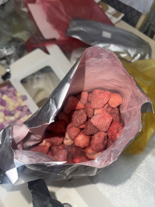 Сублимированные клубника и мороженое