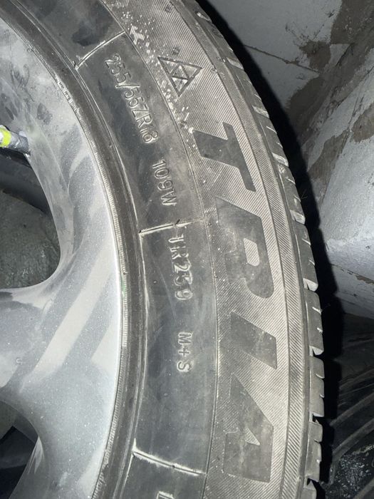 На BMW 255/55/18 2 комлекта