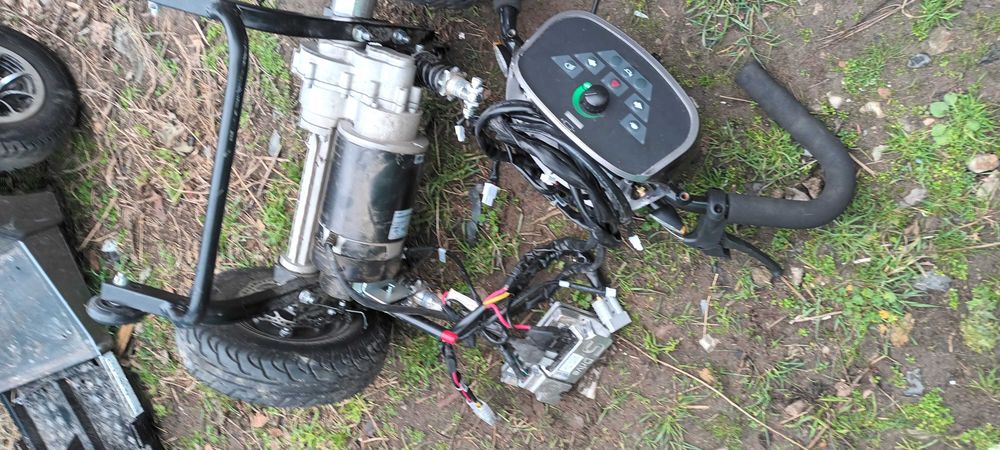 Инвалиден скутер на част