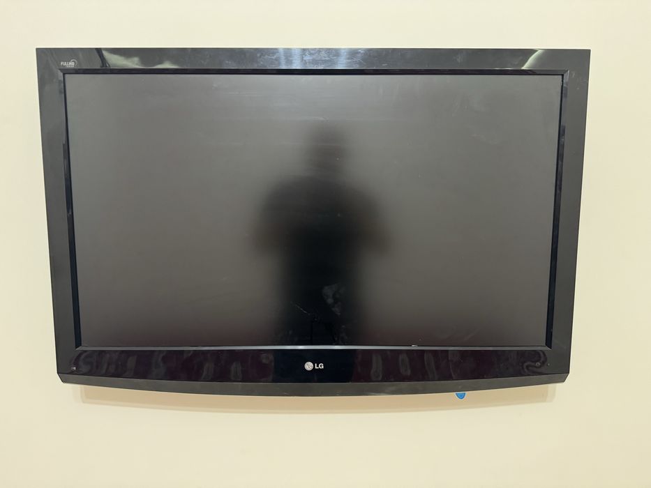 Продам телевизор LG в отличном состояний!