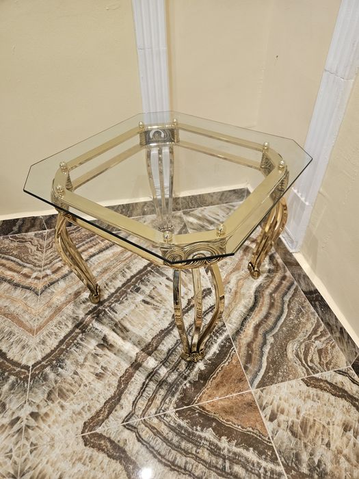 Mese placate cu 24 k. cristal.