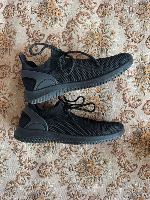 Adidasi negri simpli marimea 37