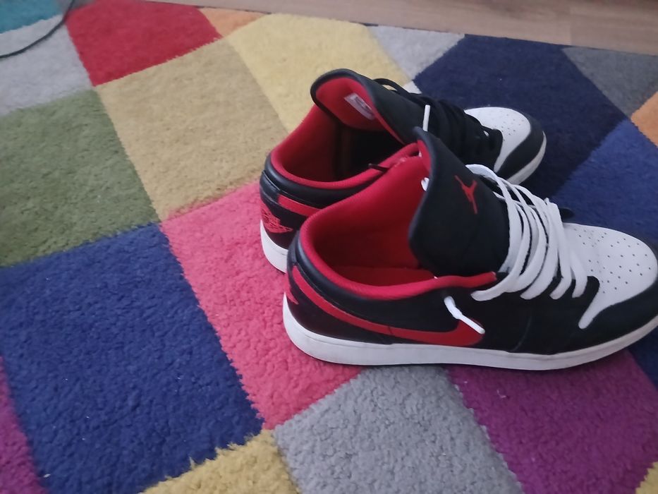 Jordan 1 black white red