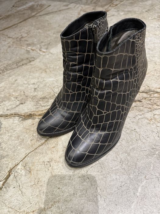 Дамски ботуши,цена  7 евро.