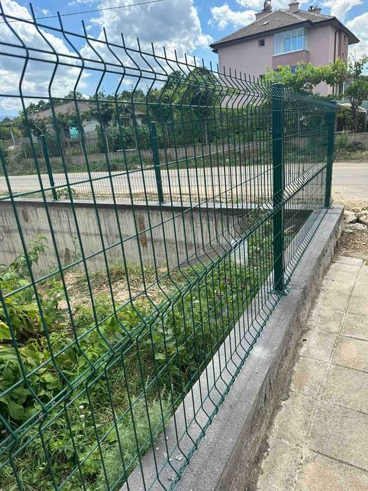 Ограда. Метални оградни пана и колове. Мрежа с декорация. ТОП оферти!