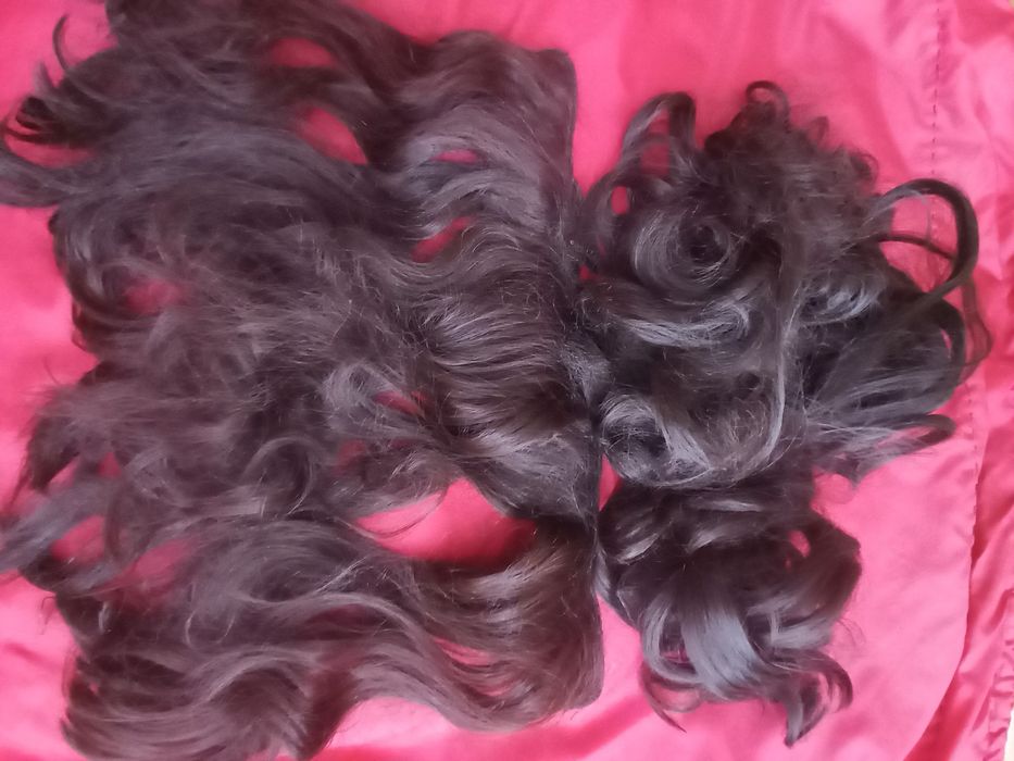 Продаю парики натуральный волосы 100%.