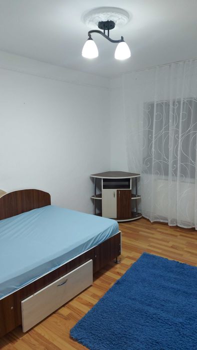 Inchiriez apartament 3 camere decomandat
