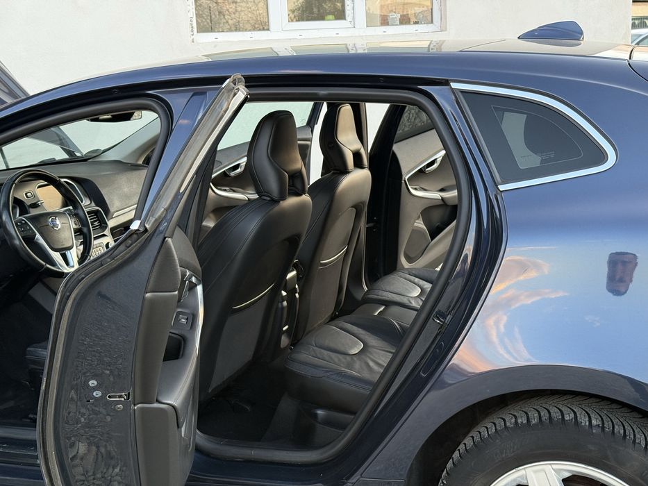 Volvo V40 2.0 12/2012 Euro 5 150 CP AUTOMAT SE POATE IN RATE