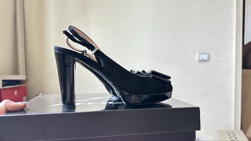 Брендовые босоножки 39