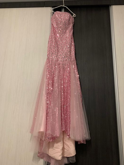 Rochie de seară cu pietre și paiete