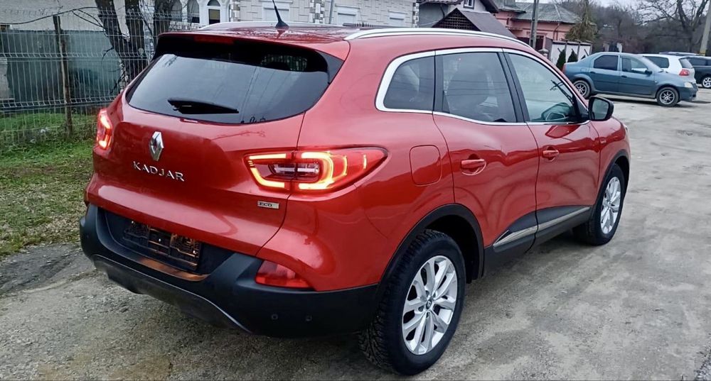 Renault Kadjar Bose / 1.5 dCi / Euro 6 / Pano / Led / Navi / Piele / Park assist / keyless Go / Entry / Line / Side