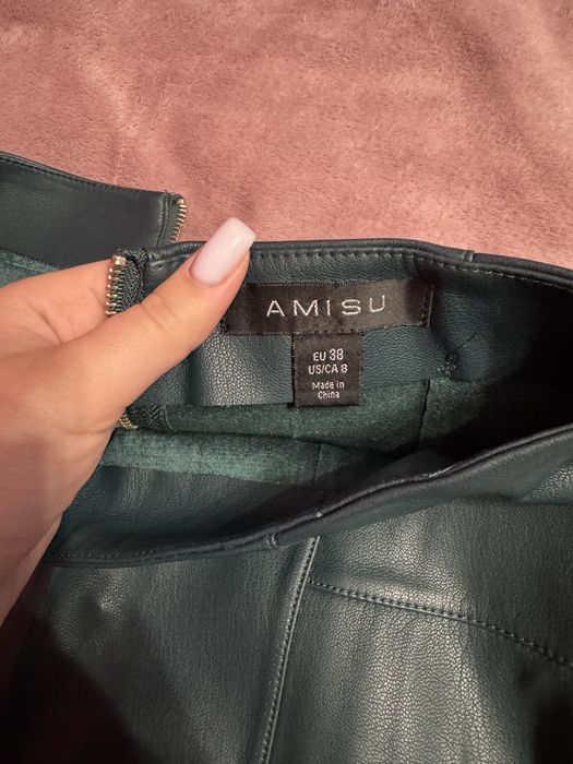 Зелена кожена пола