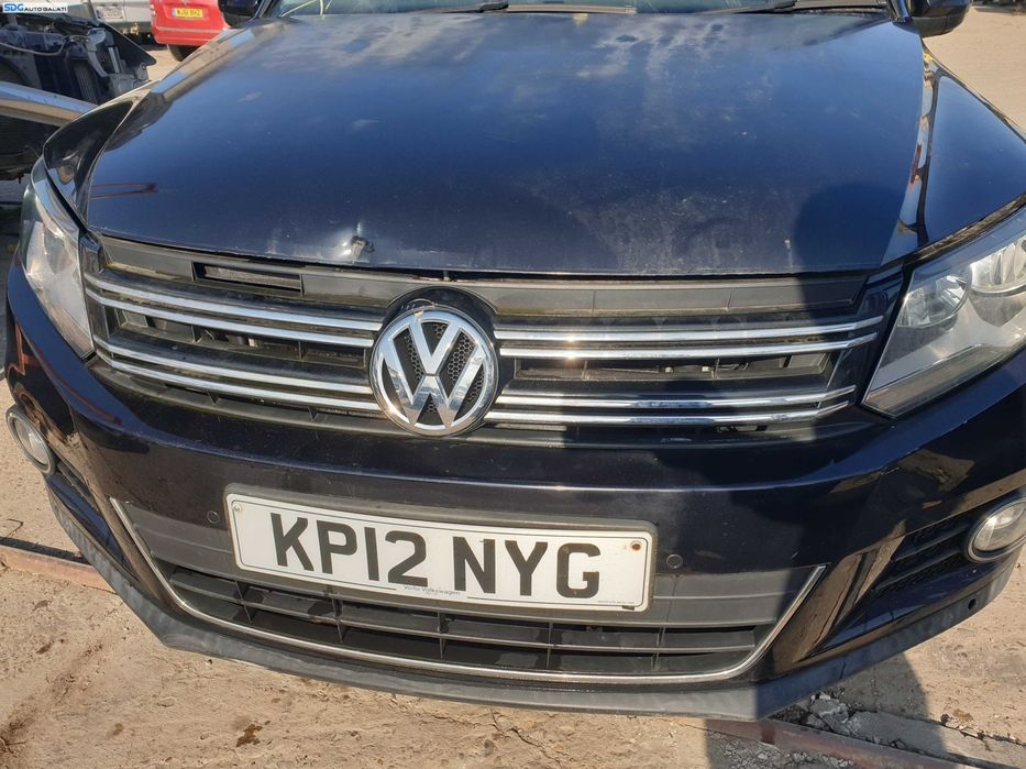 Grila Sigla cu Emblema de pe Bara Spoiler Fata cu Defect Volkswagen Tiguan FL Facelift 2011 - 2015 [K3817]