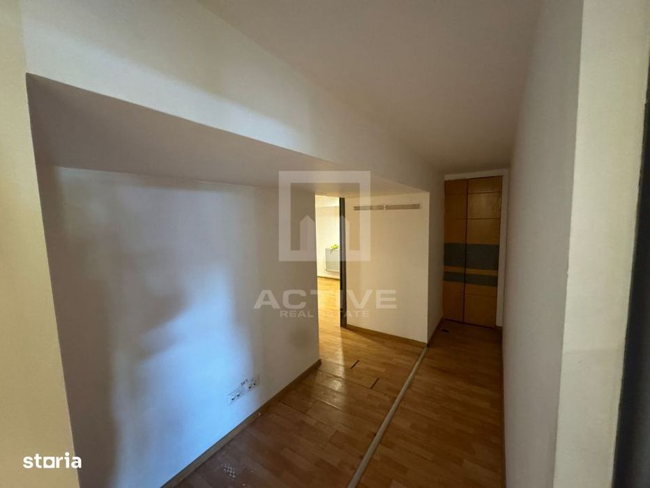 Spatiu multifunctional -sens giratoriu