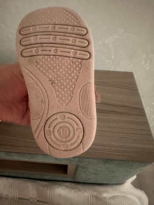 Продам детскую обувь