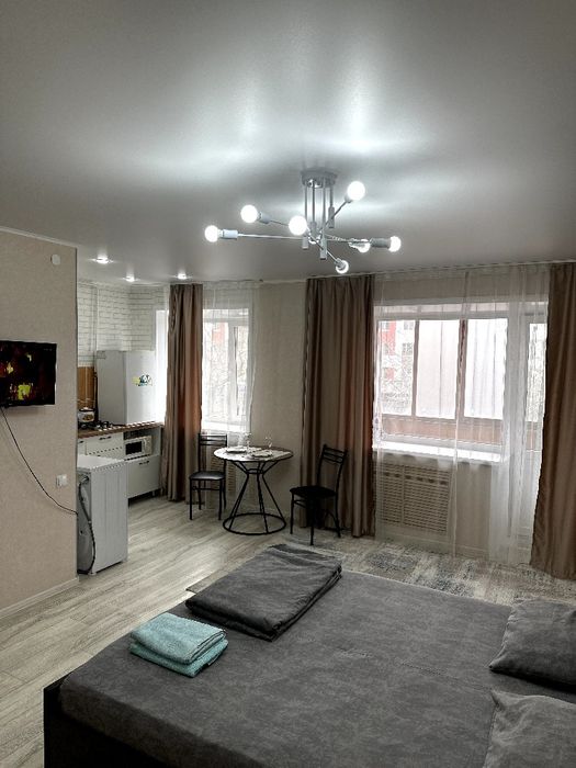 Центр, Аль-Фараби 100.  Час -2000