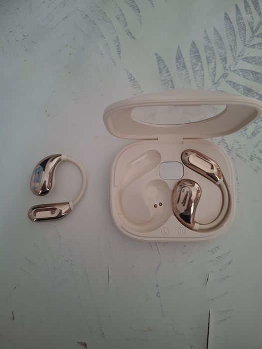 Продам наушники новые