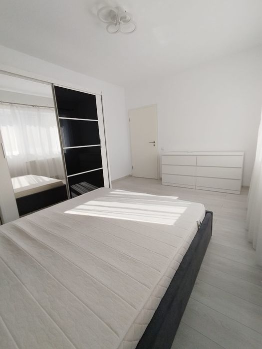 Vând apartament 2 camere, 60 mp, parter, Șelimbăr – str. Armoniei.
Liv