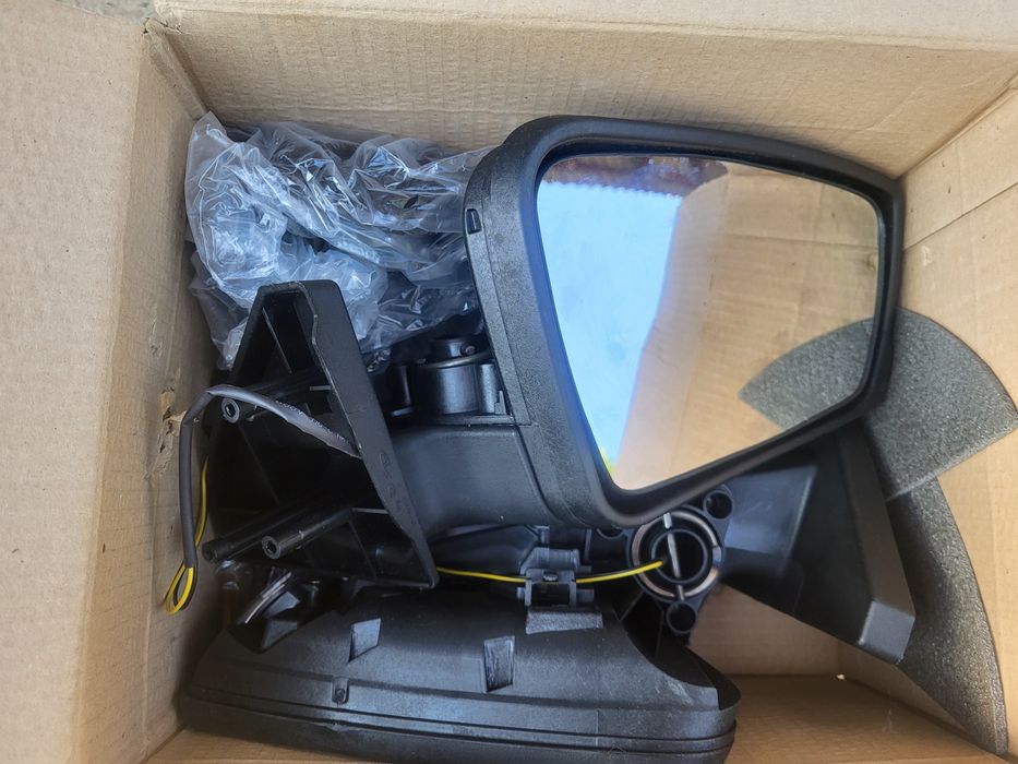 Боковой айнек сатылады