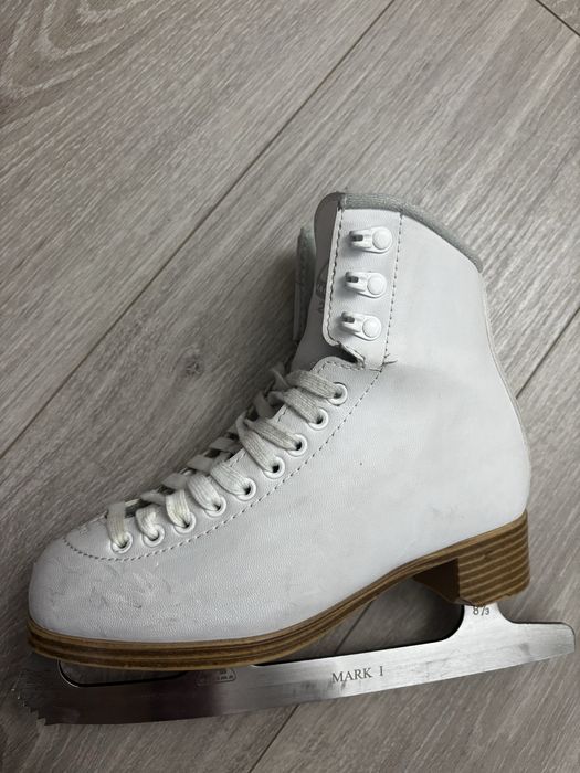 Фигурные коньки Jackson 200