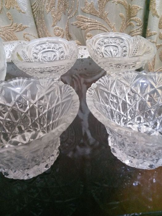 Idish tovoqlar sotiladi xrustal qora shaxzoda