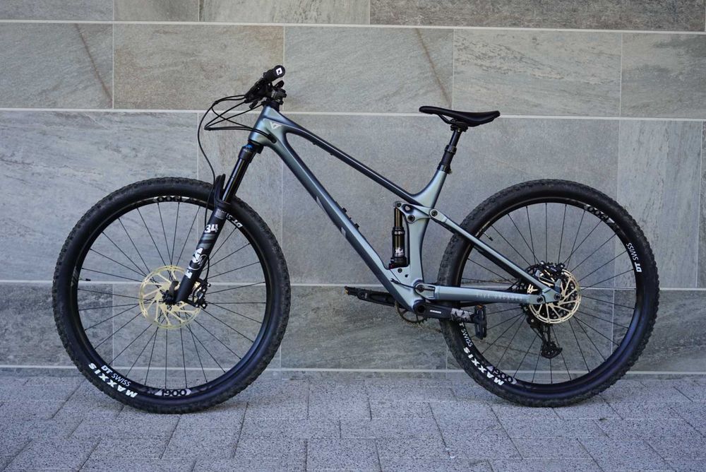 2022 YT Izzo Core 2 *FOX/SRAM/DT SWISS*