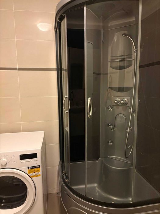Închiriez apartament spațios (90 mp + 22mp balcoane), mobilat și utilat complet