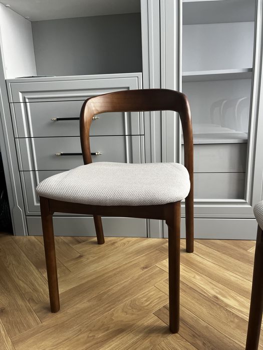 Продам новые Стулья