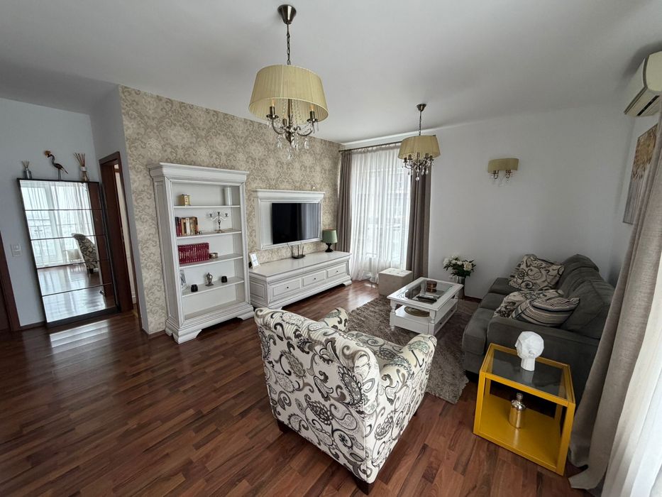 Se închiriază apartament 2 camere mobilat, cu 2 locuri parcare demisol