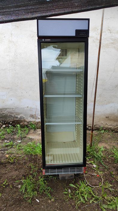 Продам витринный холодильники