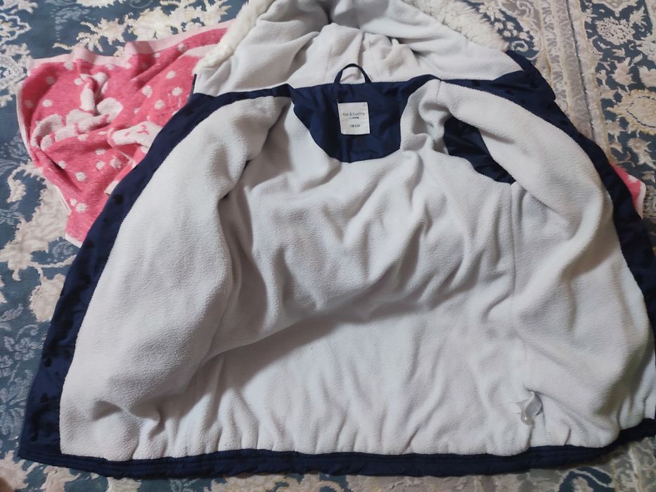 Продам куртку с комбинезоном на девочку