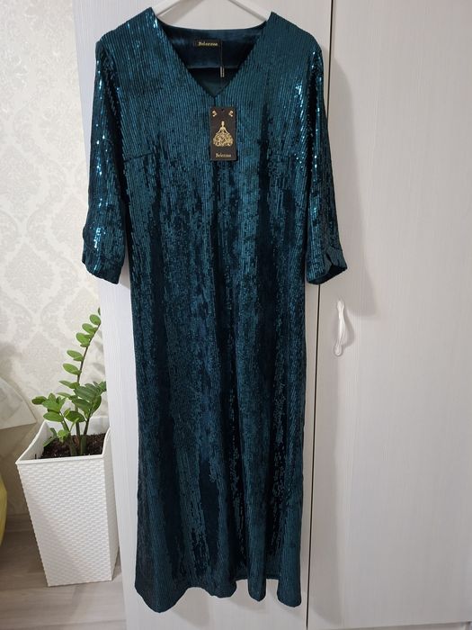 Продам платья женские 50 размер