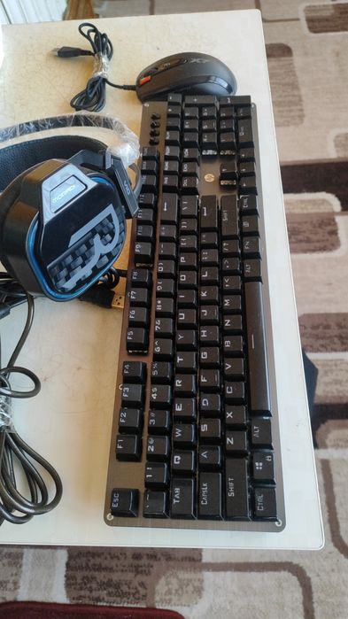 Монитор клавиатура мишка наушник