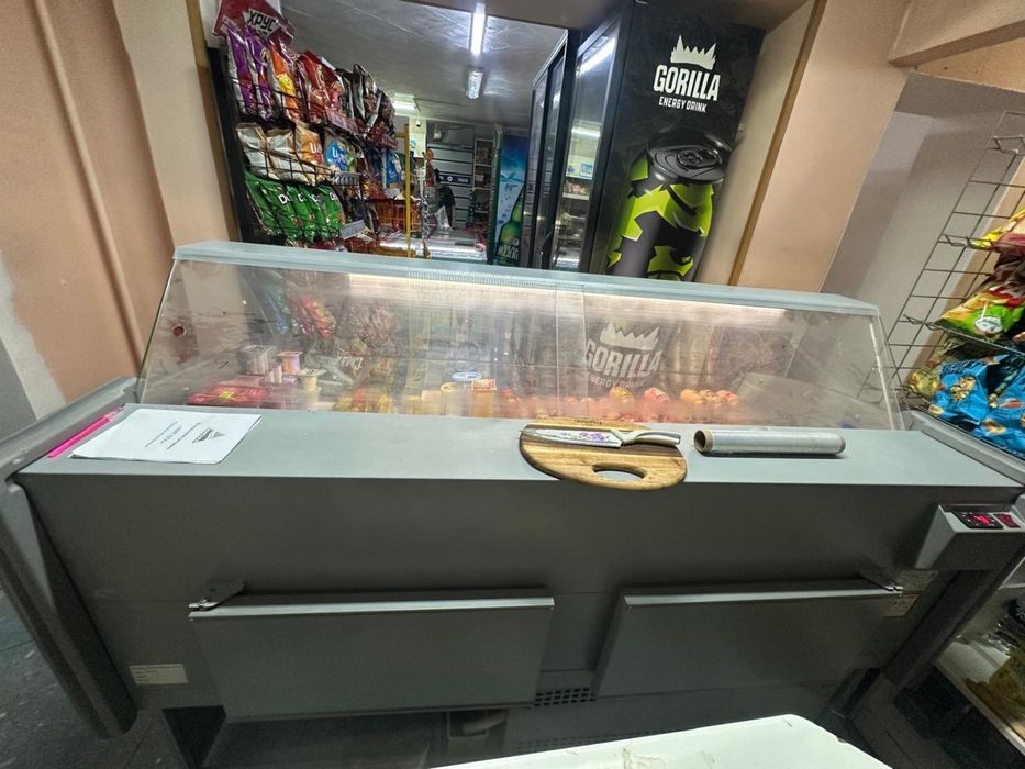 Продам витринный холодильник