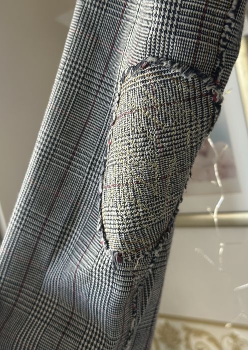 Дамско сако с бродирани цветя