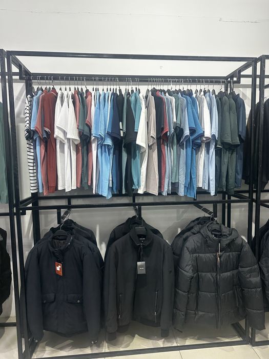 Продаются торговые стойки для одежды