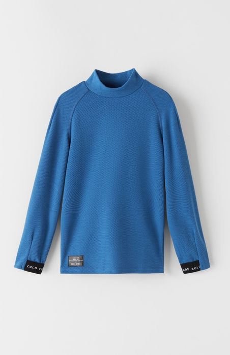 Продавам детска спортна блуза с дълъг ръкав