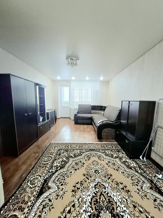 Продаю 1 ком 4 мкр 1990 год