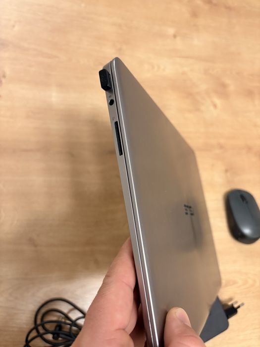 Laptop ASUS ZenBook UX306U