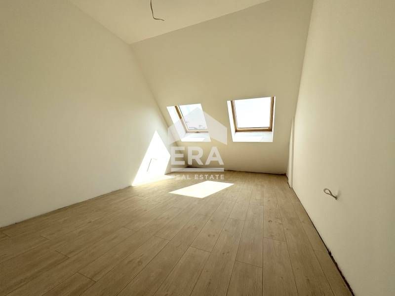 Многостаен апартамент с 3 спални, тип "мезонет", в нова сграда с разре