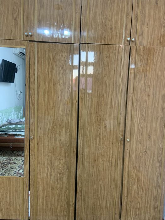 Продается шифоньер с тумбой