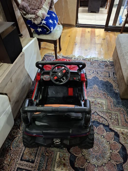 продается электро машинка джип для ребенка