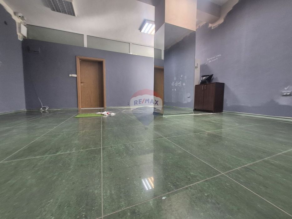 Офис под наем, района на Лятно Кино Тракия,гр.Варна,ДВ 4554