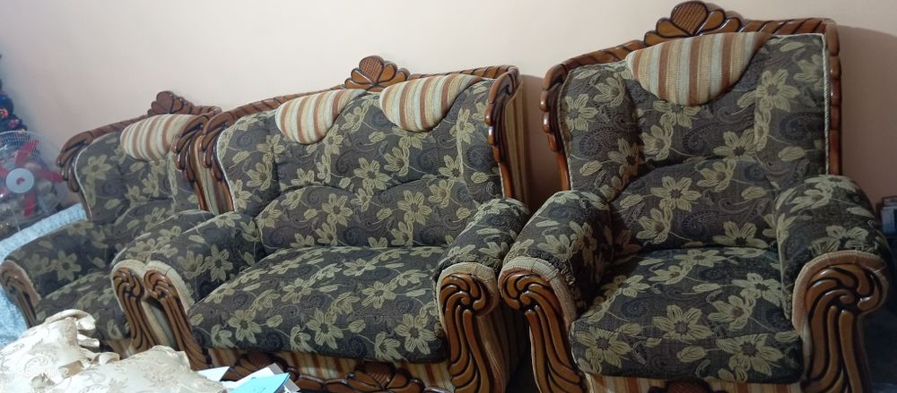 Диван и кресло..